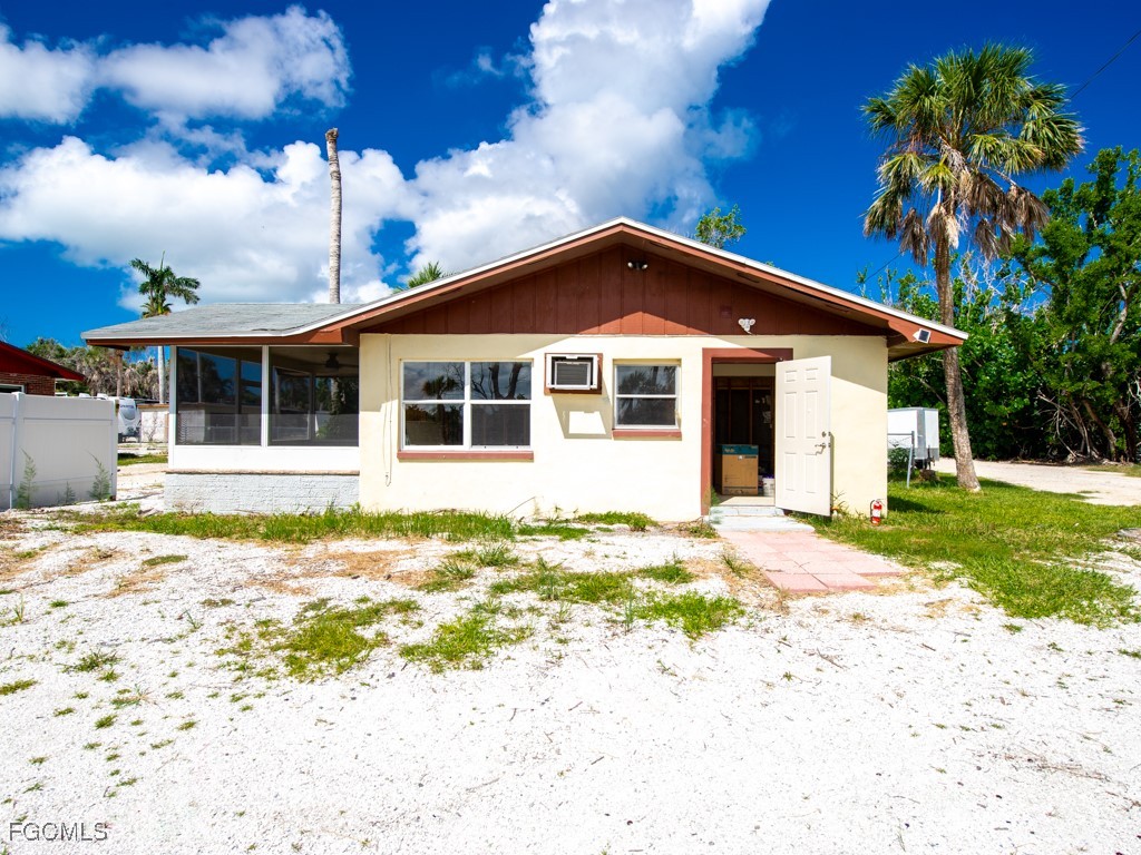 1450-1460 Court Place Sanibel FL 33957 2025013186 image17