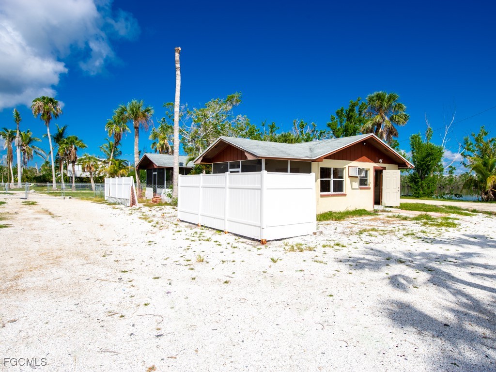 1450-1460 Court Place Sanibel FL 33957 2025013186 image24