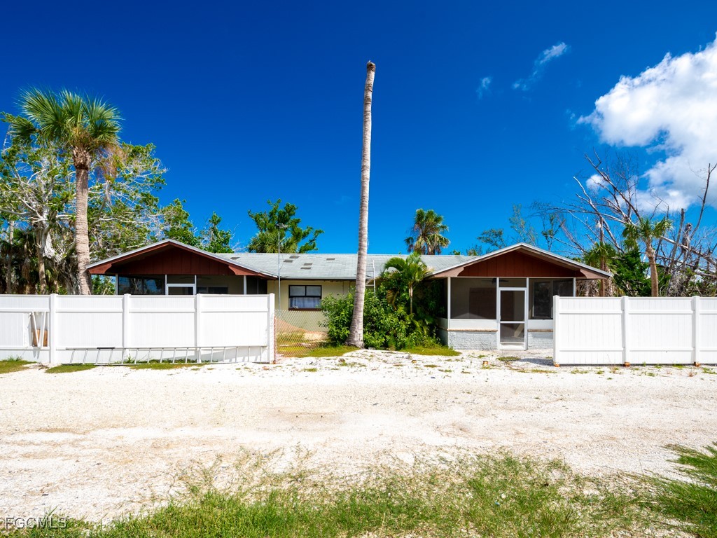 1450-1460 Court Place Sanibel FL 33957 2025013186 image25