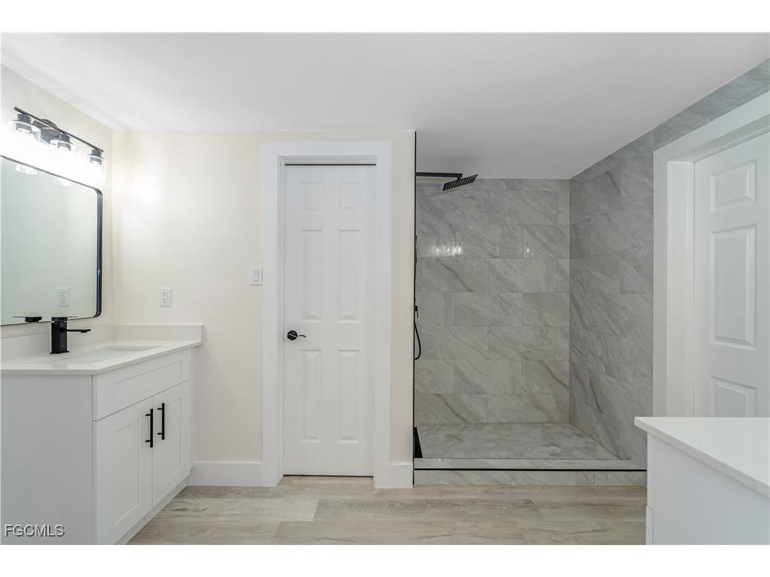 14513 Riverside Drive Fort Myers FL 33905 2025013594 image16