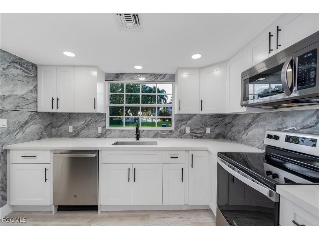 14513 Riverside Drive Fort Myers FL 33905 2025013594 image5