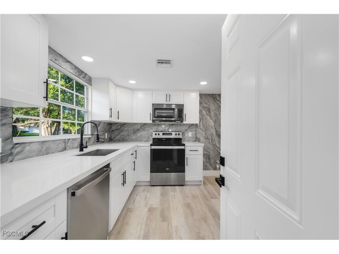 14513 Riverside Drive Fort Myers FL 33905 2025013594 image6