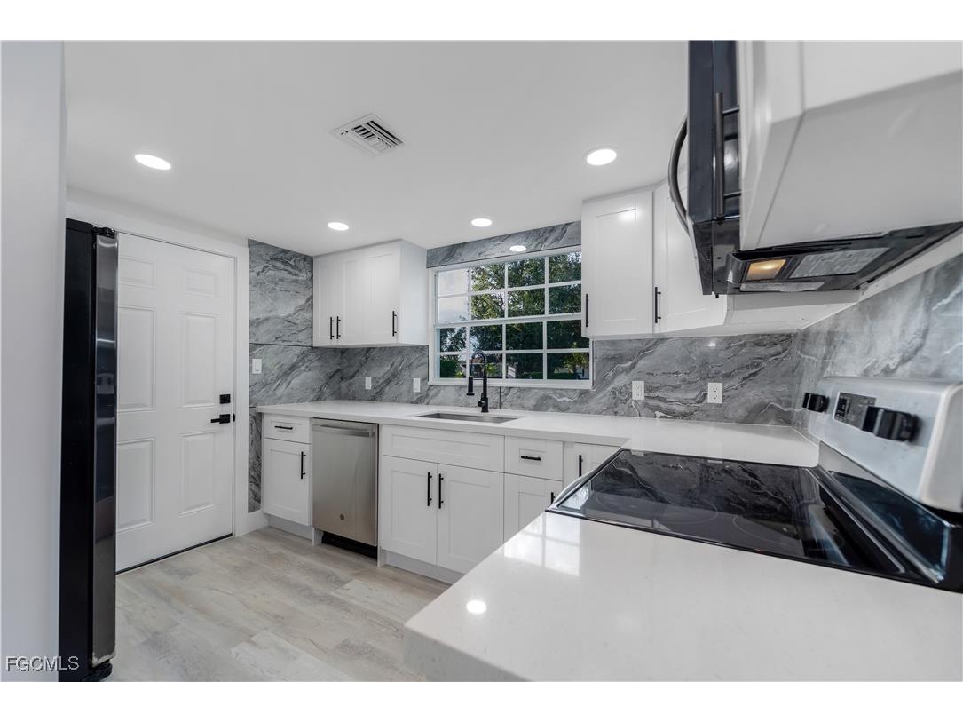 14513 Riverside Drive Fort Myers FL 33905 2025013594 image8