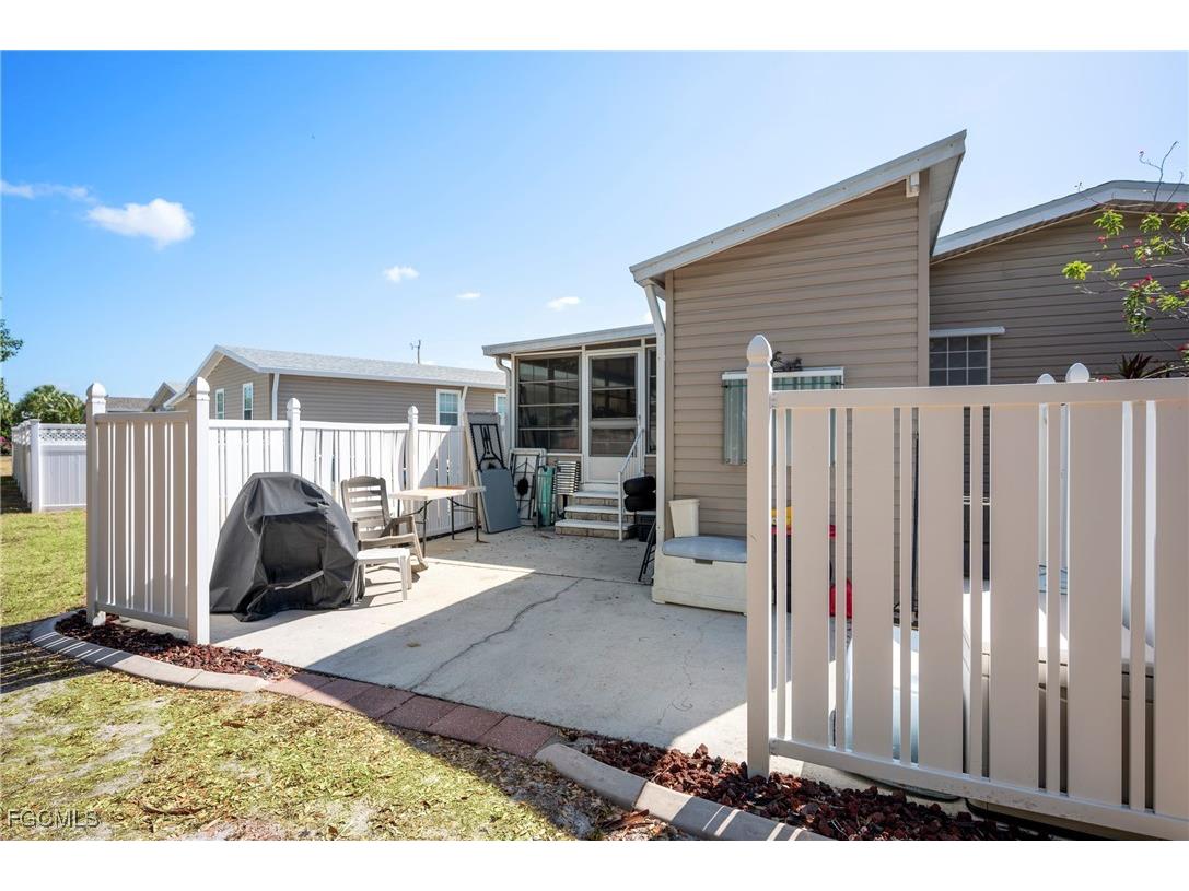 14537 Lara Circle North Fort Myers FL 33917 2025016160 image27