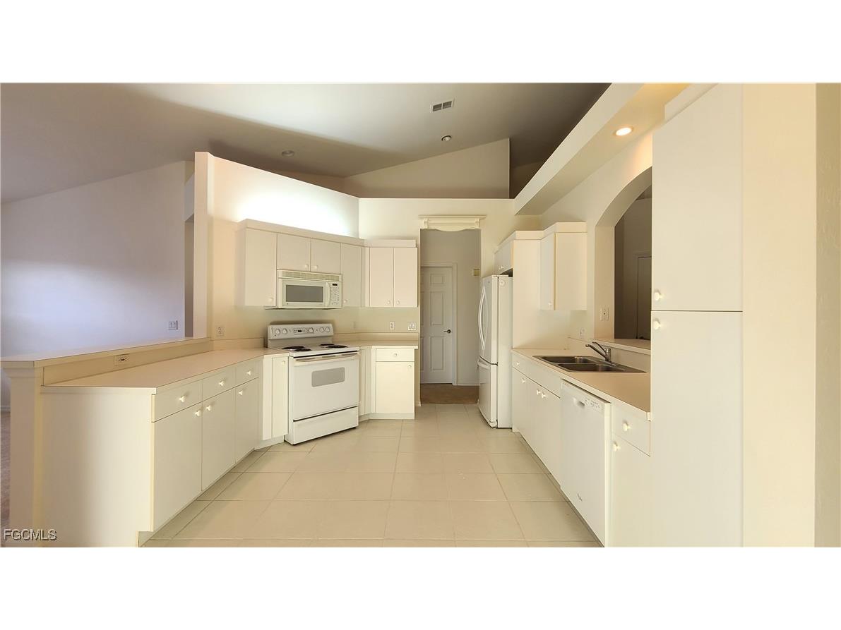 14571 Daffodil Drive #2006 Fort Myers FL 33919 2025009954 image8