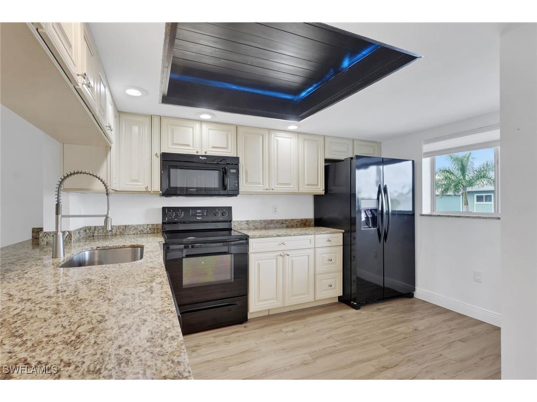 146 Cypress Way E #7 Naples FL 34110 225078617 image4