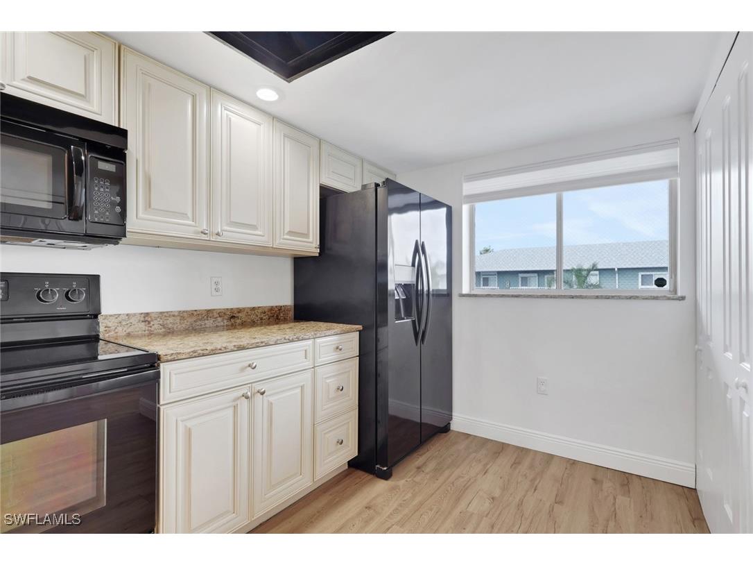 146 Cypress Way E #7 Naples FL 34110 225078617 image5