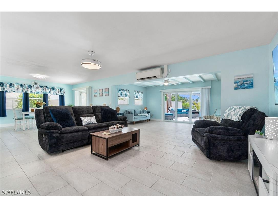 1461 Venetian Court Cape Coral FL 33904 224049567 image1