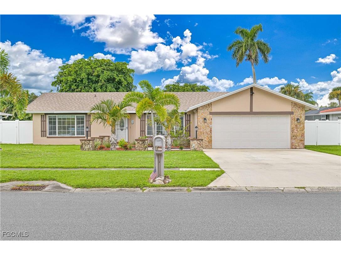 1462 N Larkwood Square Fort Myers FL 33919 2025012099 image1
