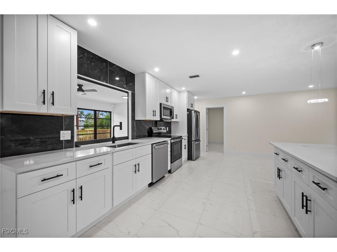 14725 Kimberly Lane Fort Myers FL 33908 2025014560 image1