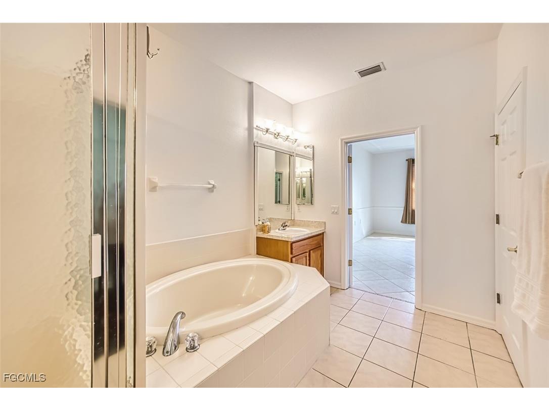 14732 Calusa Palms Drive #202 Fort Myers FL 33919 2025018265 image34