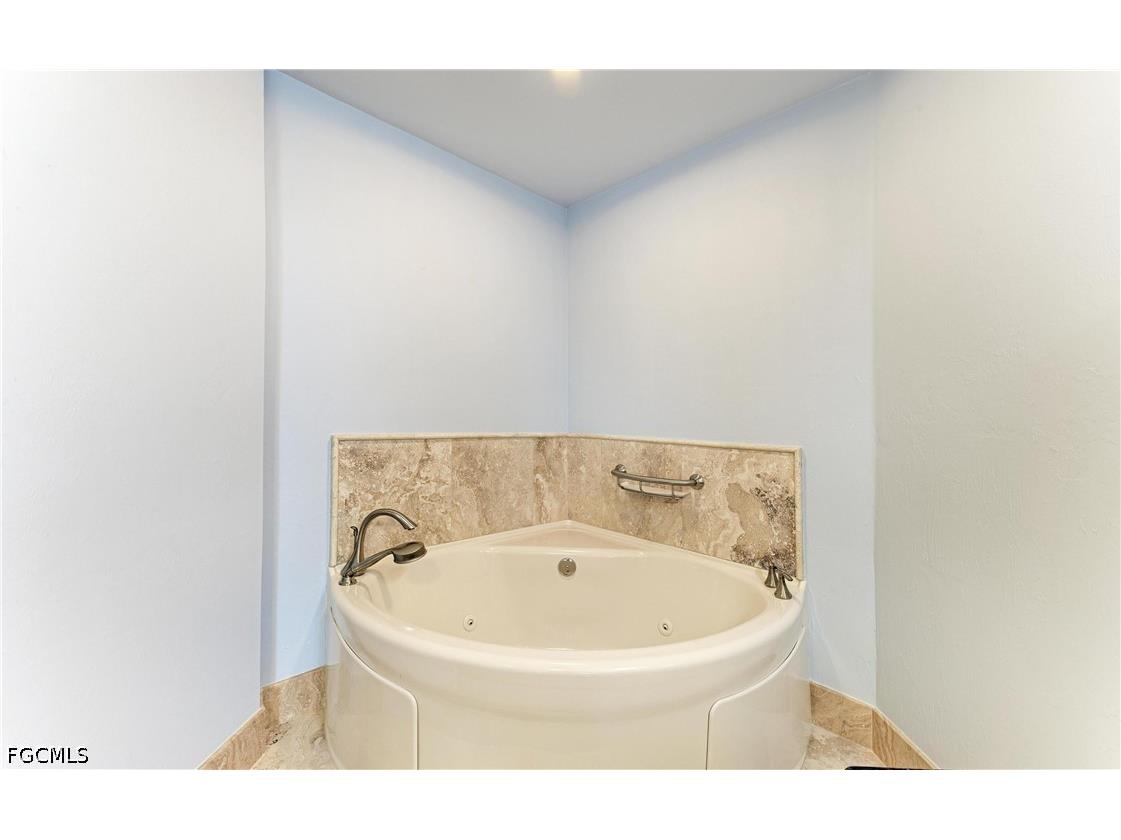 14813 Laguna Drive #401 Fort Myers FL 33908 2026019989 image33