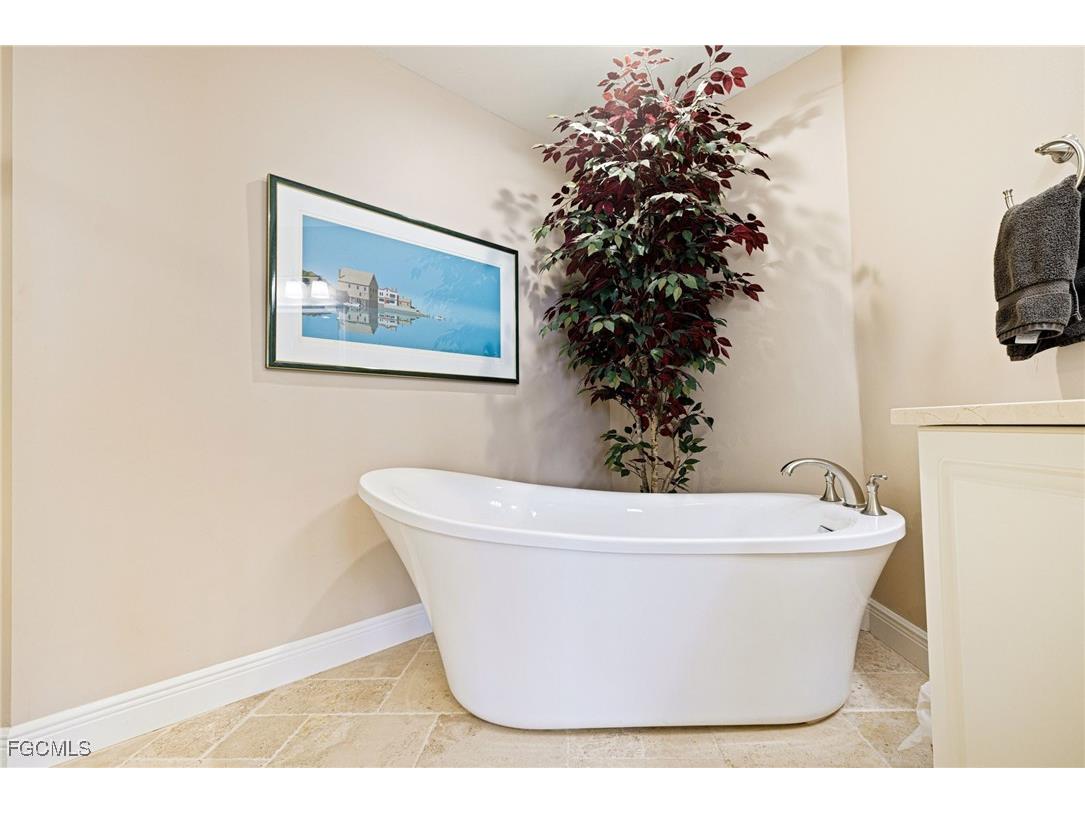 14813 Laguna Drive #PH-1B Fort Myers FL 33908 2025007927 image31