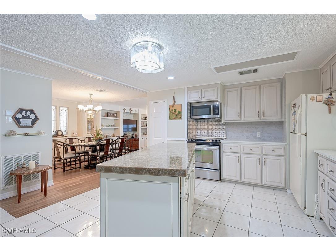 149 Kim Drive #149 Naples FL 34104 225046193 image4