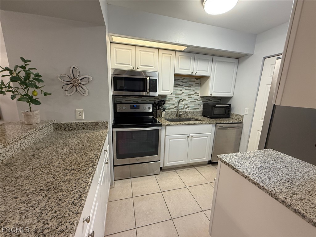 14900 Summerlin Woods Drive #13 Fort Myers FL 33919 2025014044 image3