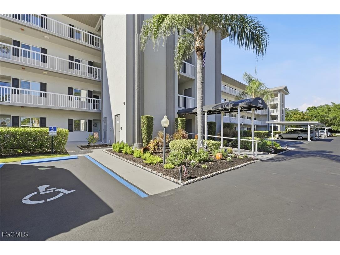 14911 Hole In 1 Circle #105 Fort Myers FL 33919 2025020675 image2