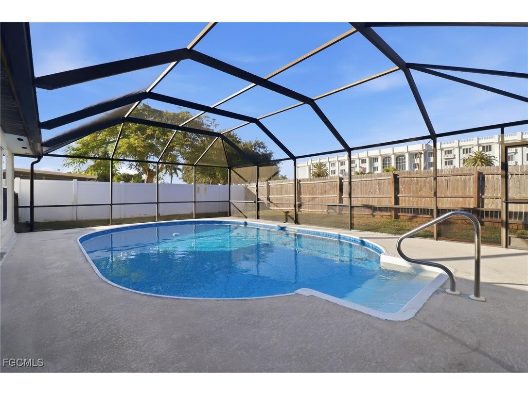 1495 Charmont Place Fort Myers FL 33919 2026000217 image4
