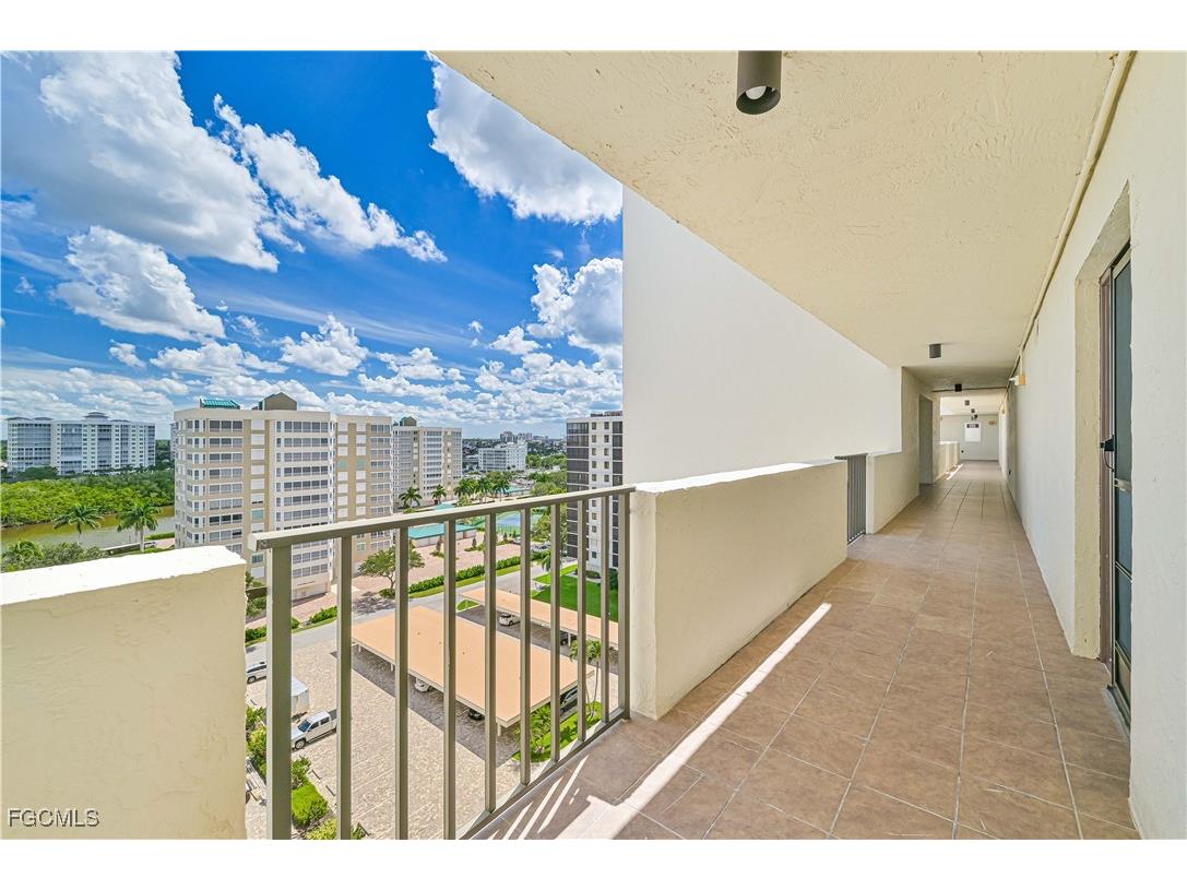 15 Bluebill Avenue #1004 Naples FL 34108 2025020284 image2