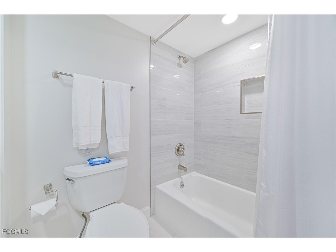 15 Bluebill Avenue #1004 Naples FL 34108 2025020284 image32
