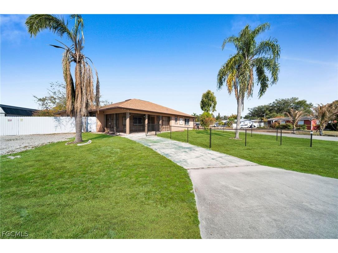 15 Willow Street Lehigh Acres FL 33936 2026009297 image2