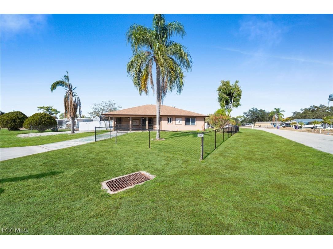 15 Willow Street Lehigh Acres FL 33936 2026009297 image3