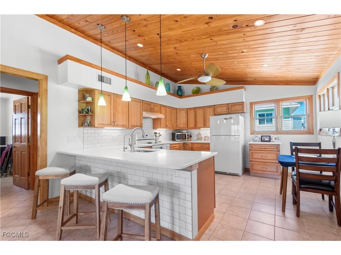 150 Pearl Street Fort Myers Beach FL 33931 2025010370 image2