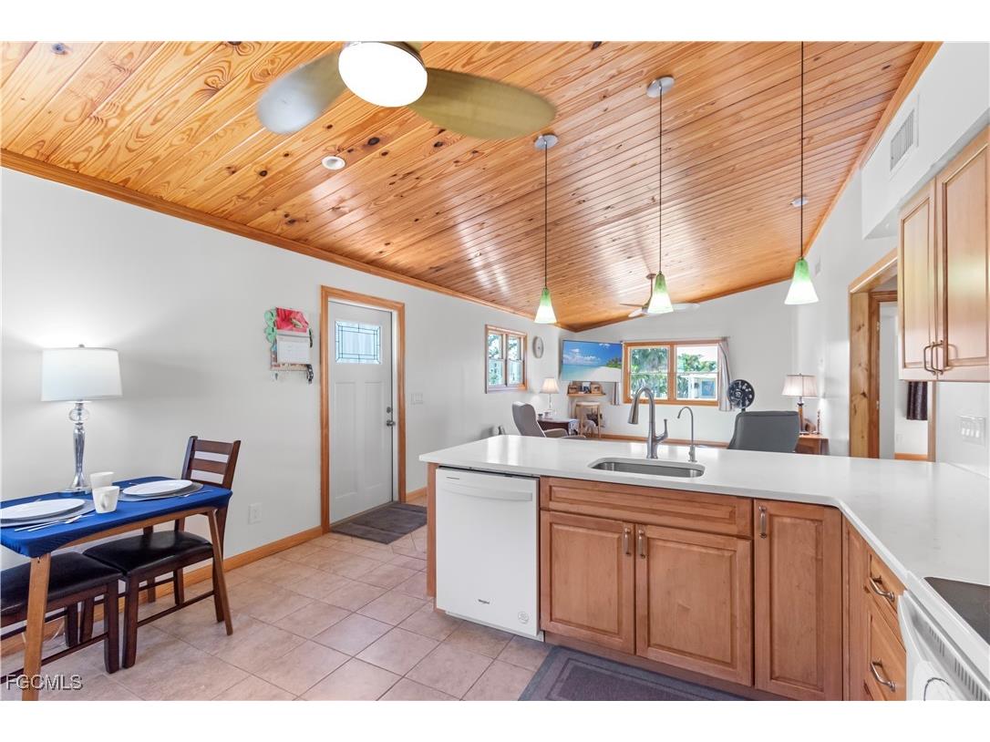 150 Pearl Street Fort Myers Beach FL 33931 2025010370 image3