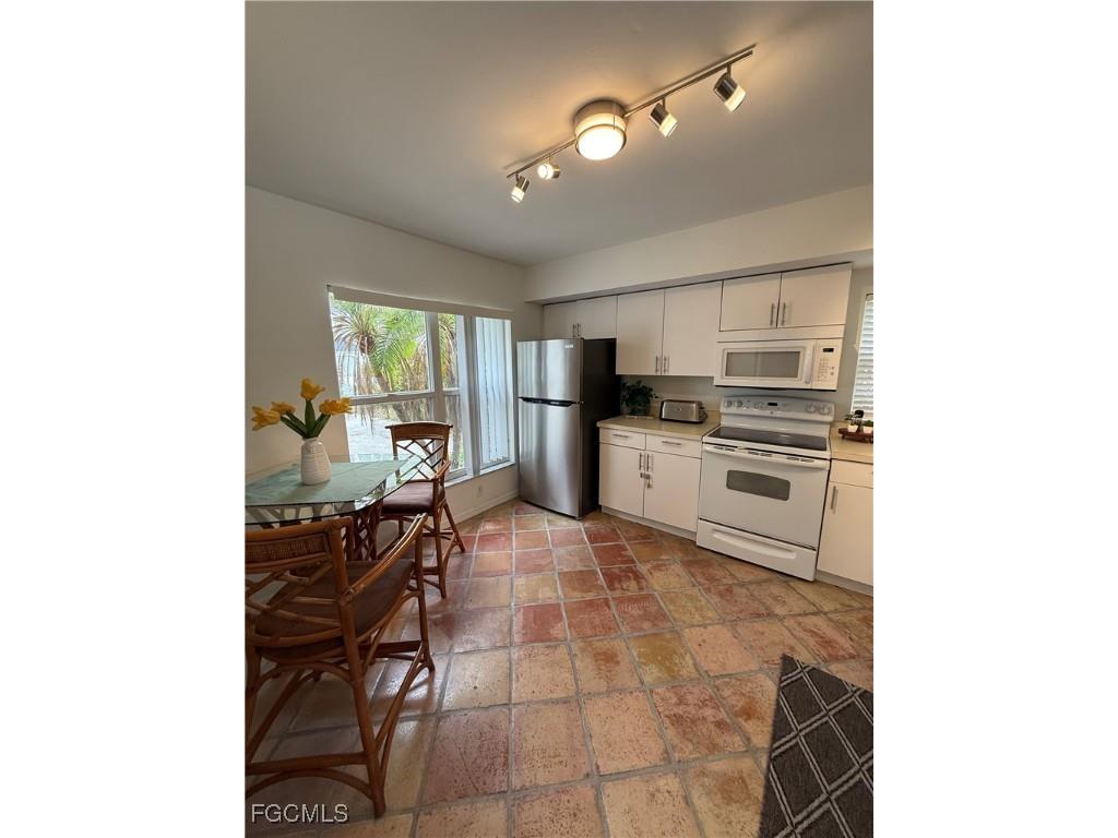 15009 Cloverdale Drive Fort Myers FL 33919 2025022888 image3