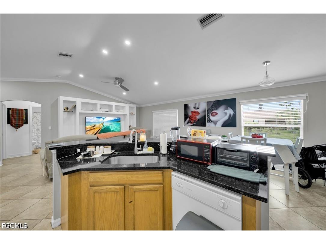 1502 SE 2nd Place Cape Coral FL 33990 2026023516 image13