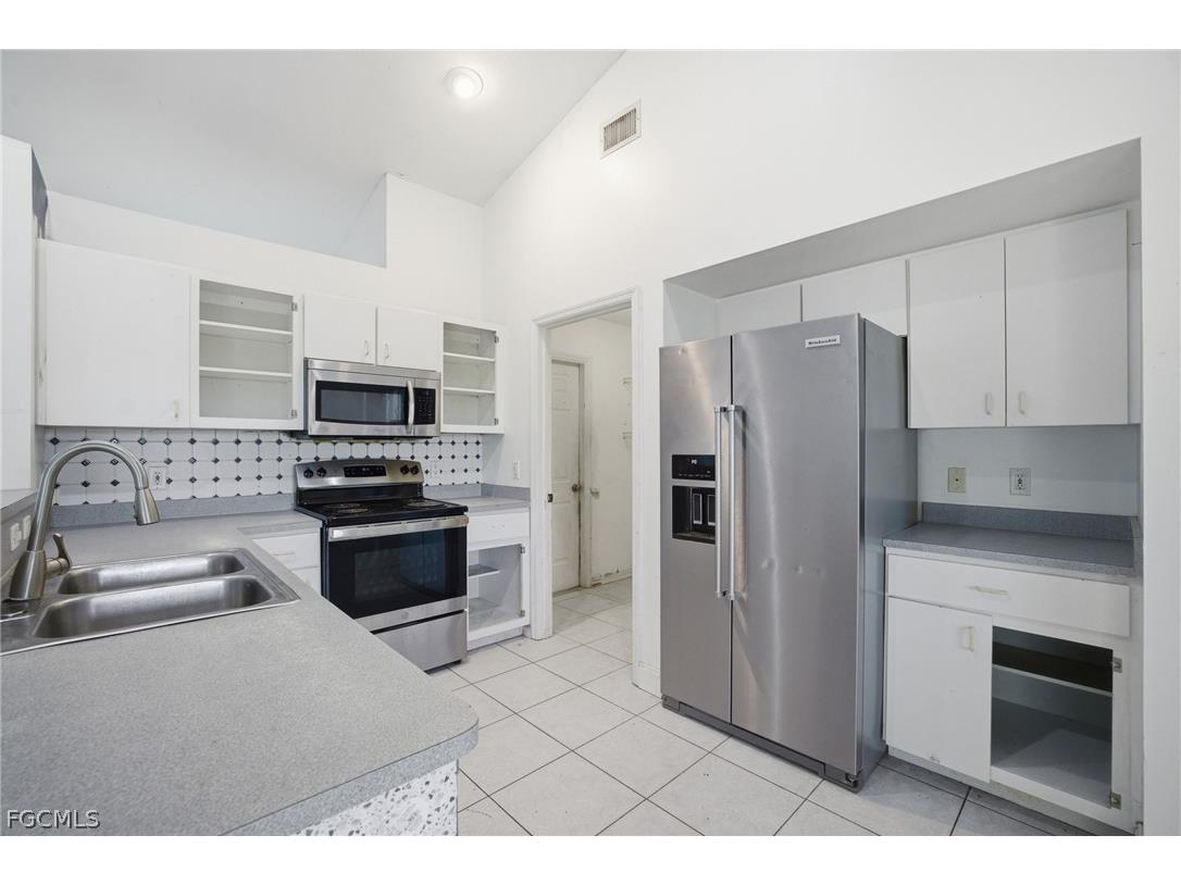 1504 NE 2nd Terrace Cape Coral FL 33909 2026012315 image7