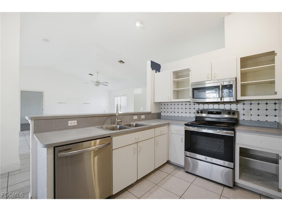 1504 NE 2nd Terrace Cape Coral FL 33909 2026012315 image9