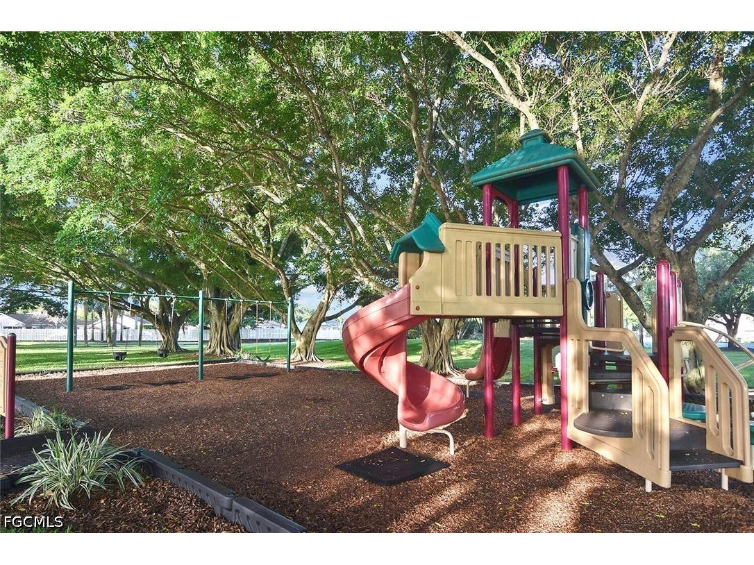 15065 Cloverdale Drive Fort Myers FL 33919 2026016927 image19