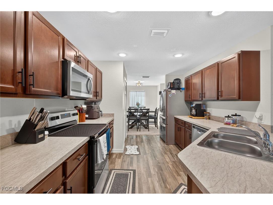 1511 NE 13th Terrace Cape Coral FL 33909 2025020173 image12