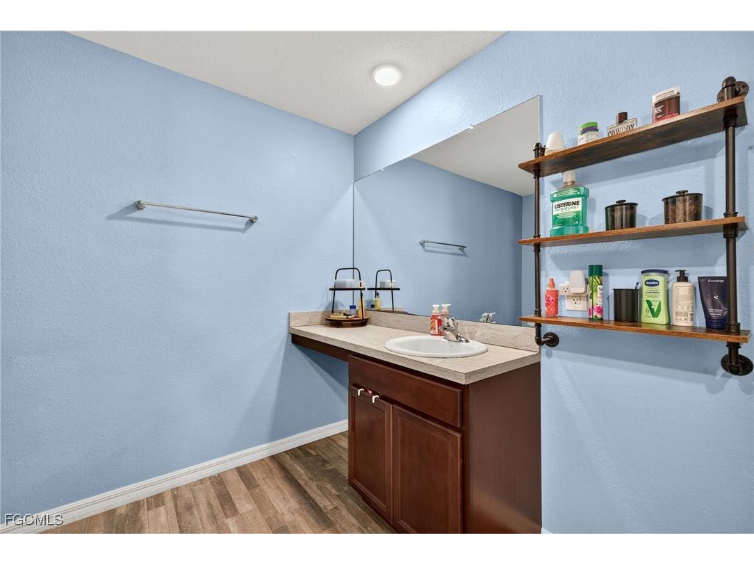 1511 NE 13th Terrace Cape Coral FL 33909 2025020173 image19