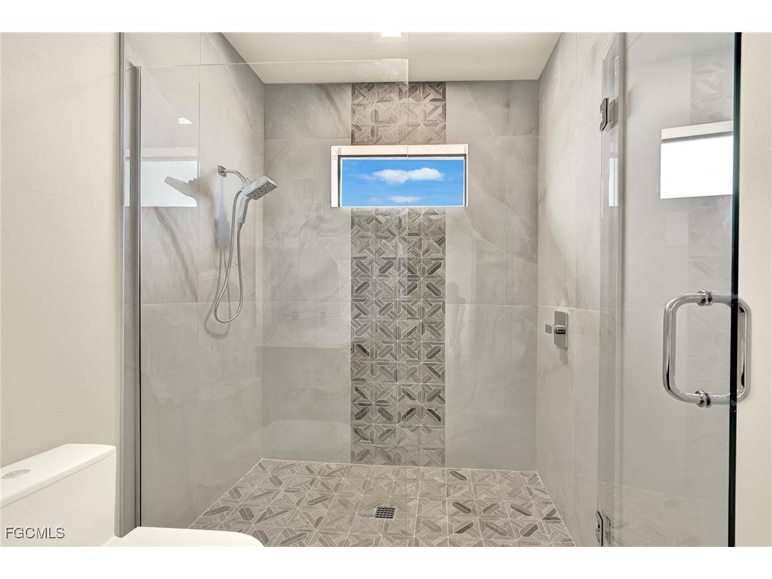 1512 NW 42nd Avenue Cape Coral FL 33993 2025003382 image41