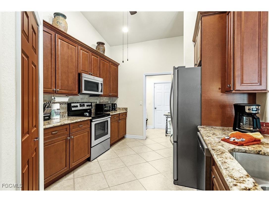 1513 SW 43rd Lane Cape Coral FL 33914 2025002784 image4