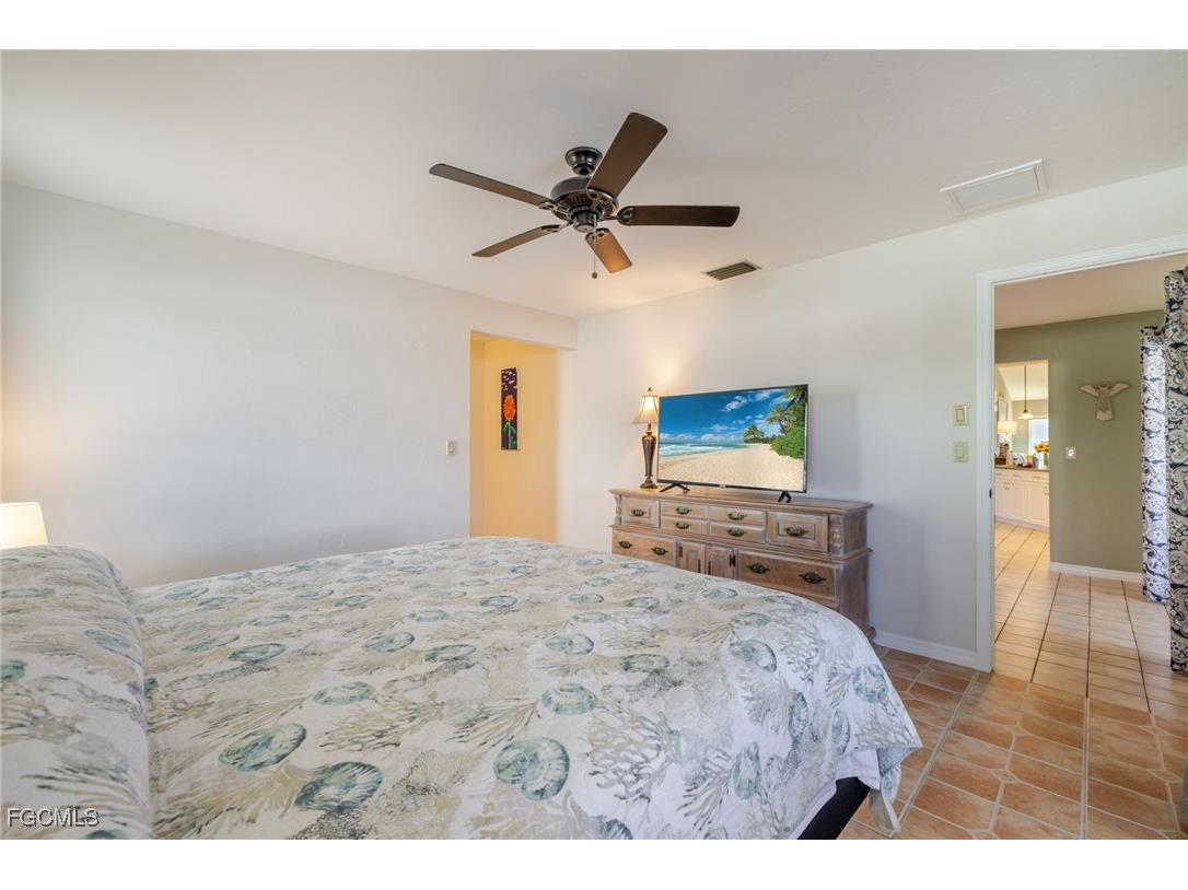 1518 SE 10th Place Cape Coral FL 33990 2025018081 image22