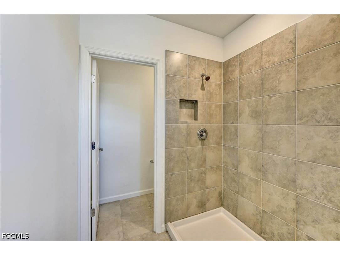 1519 Lake Jessup Circle Cape Coral FL 33909 2026019259 image16