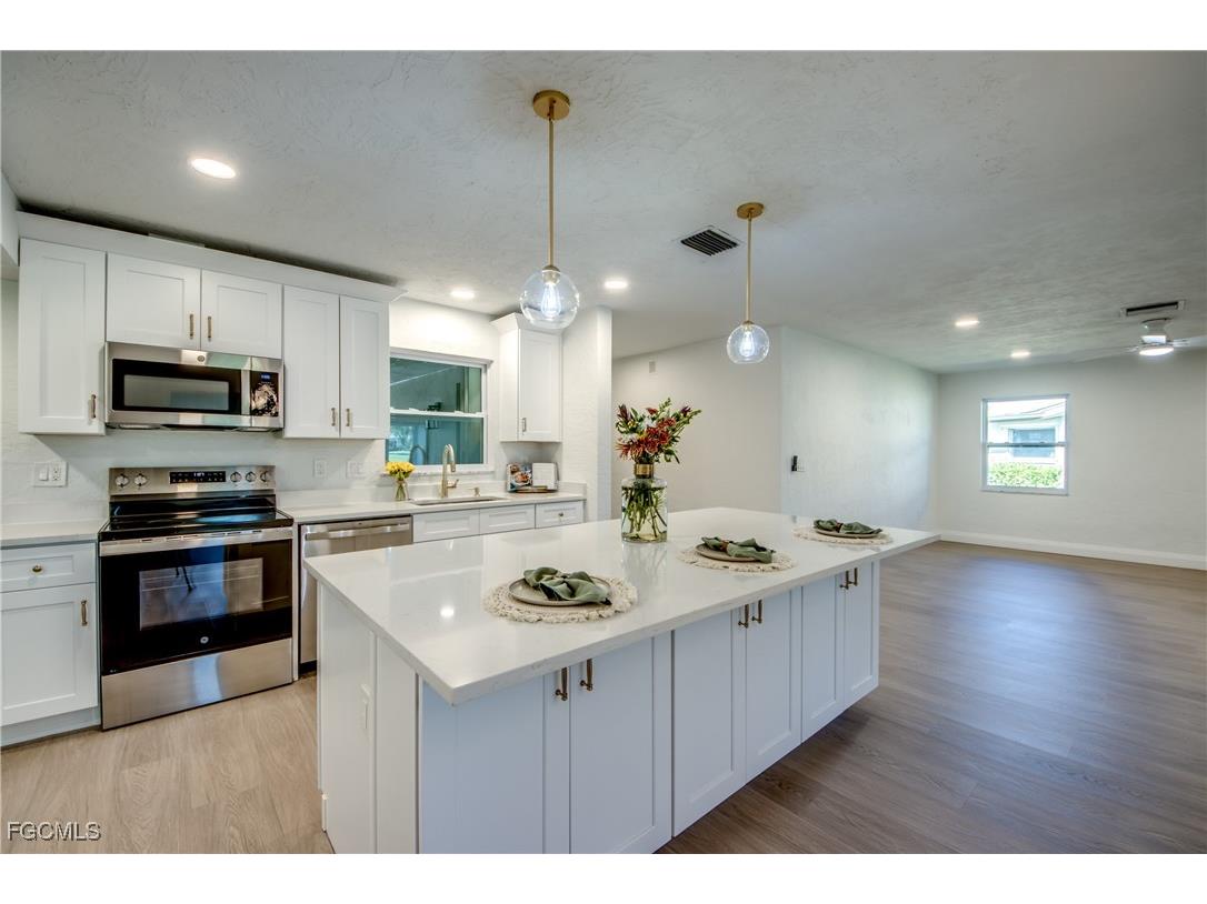 1519 Whiskey Creek Drive Fort Myers FL 33919 2025018219 image3