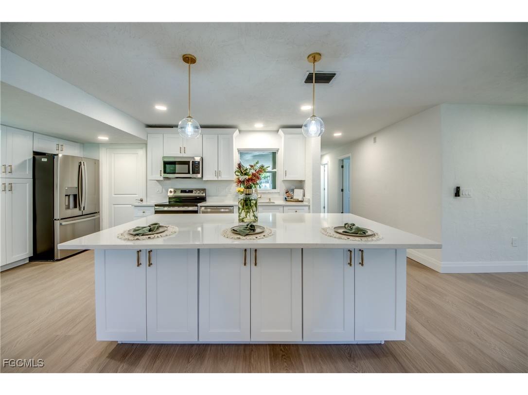 1519 Whiskey Creek Drive Fort Myers FL 33919 2025018219 image4