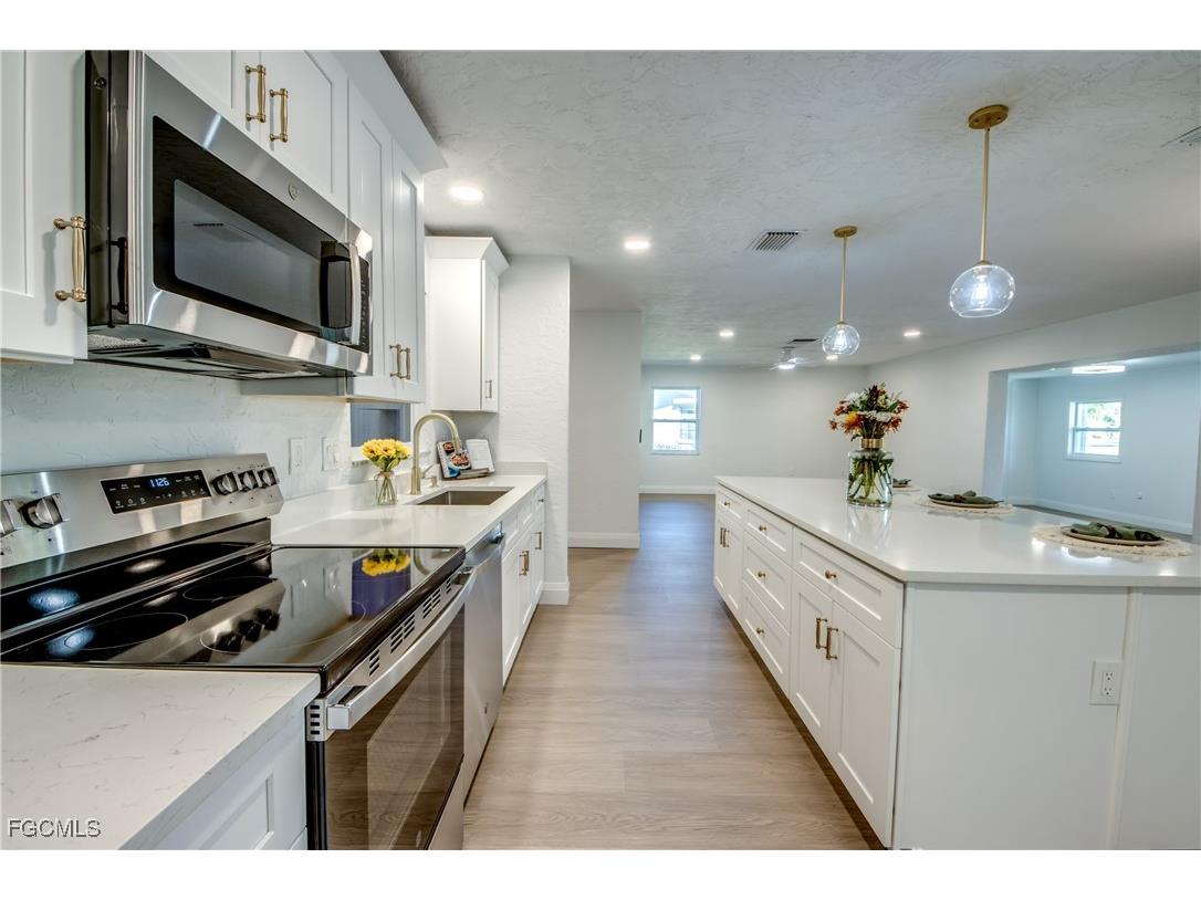 1519 Whiskey Creek Drive Fort Myers FL 33919 2025018219 image5