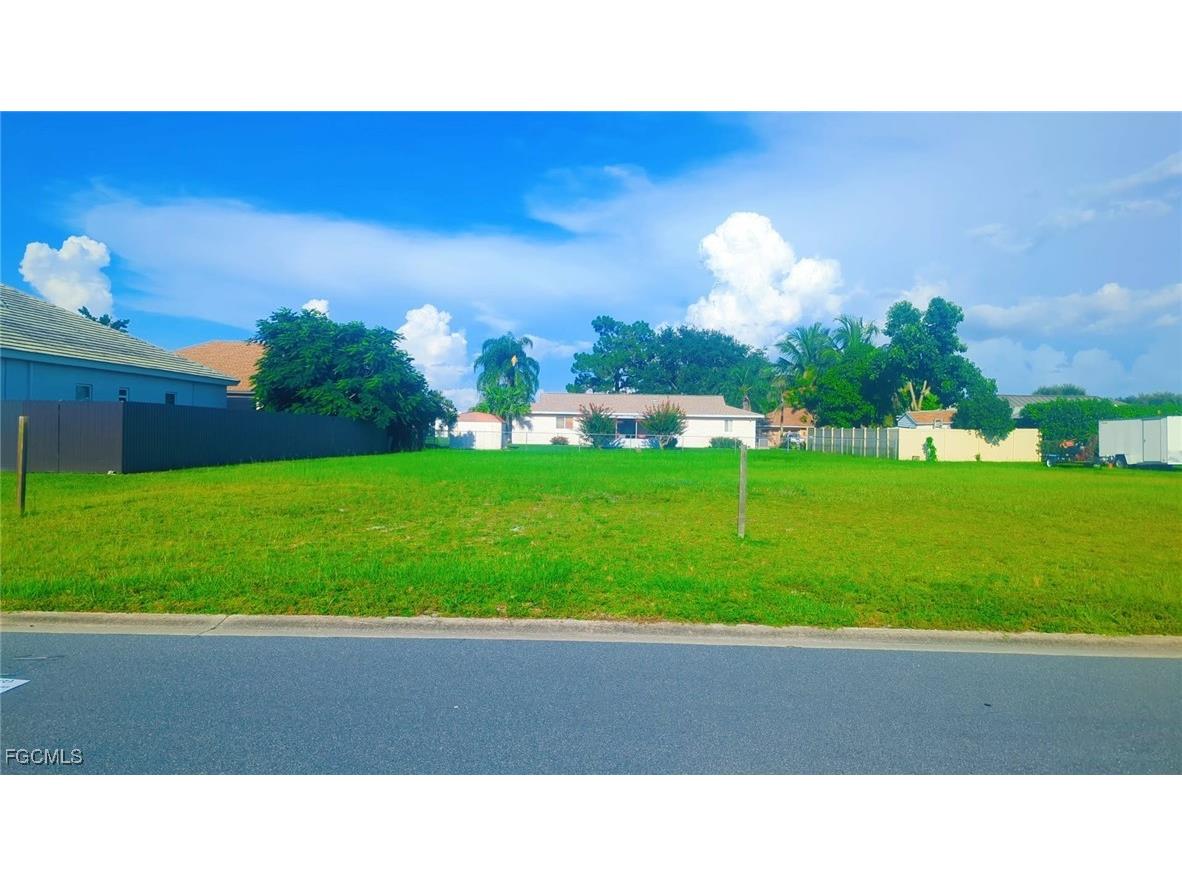 1520 Crestwood Circle W Lehigh Acres FL 33936 2025004113 image1