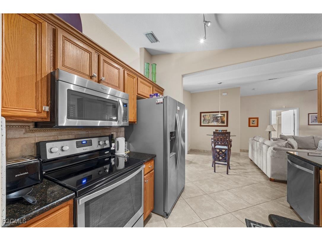 1520 NE 2nd Terrace Cape Coral FL 33909 2025023975 image10