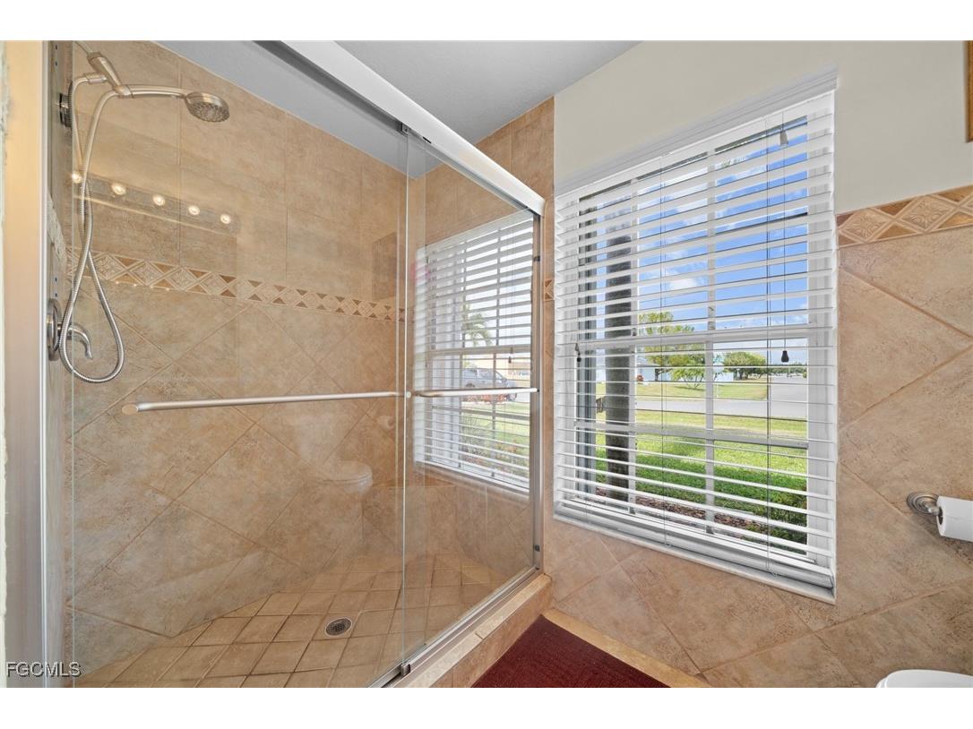 1520 NE 2nd Terrace Cape Coral FL 33909 2025023975 image16