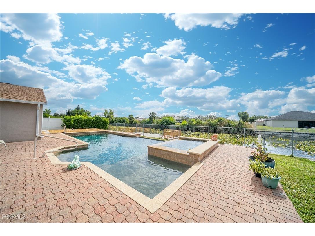 1520 NE 2nd Terrace Cape Coral FL 33909 2025023975 image2