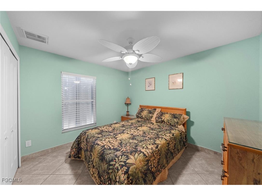 1520 NE 2nd Terrace Cape Coral FL 33909 2025023975 image21