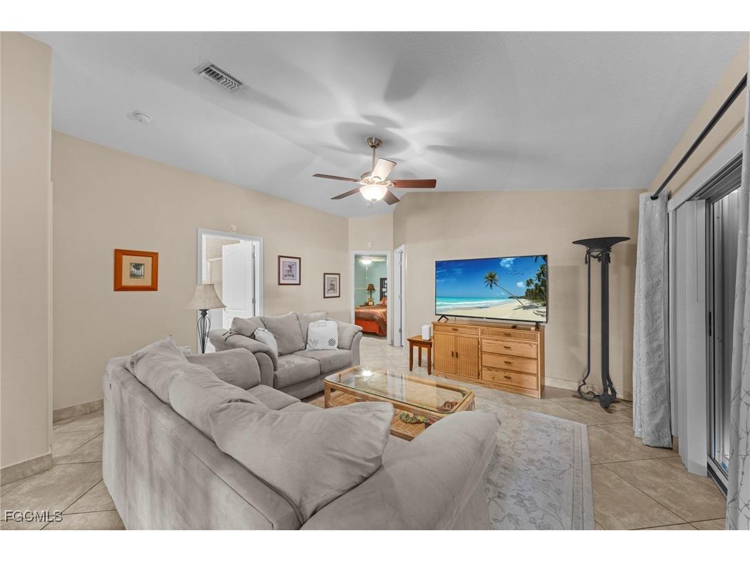 1520 NE 2nd Terrace Cape Coral FL 33909 2025023975 image5