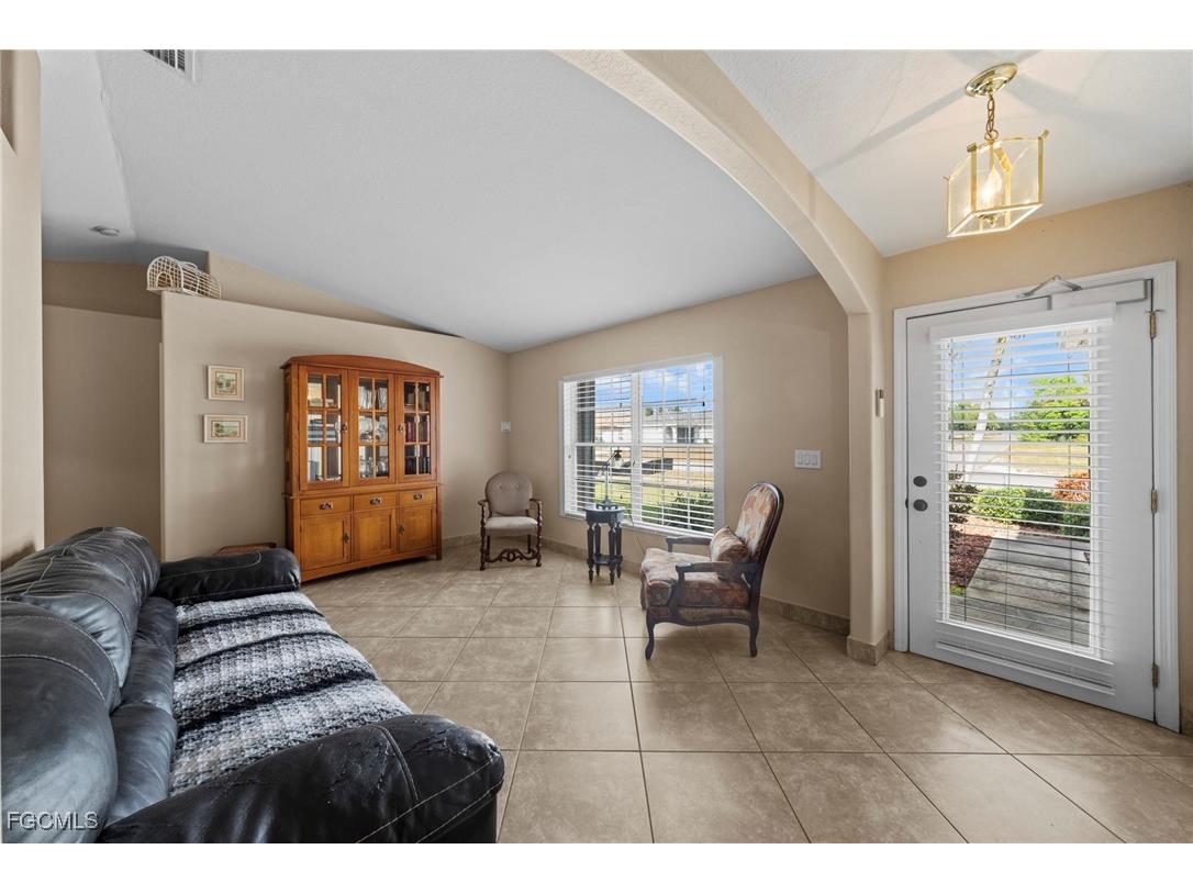 1520 NE 2nd Terrace Cape Coral FL 33909 2025023975 image7