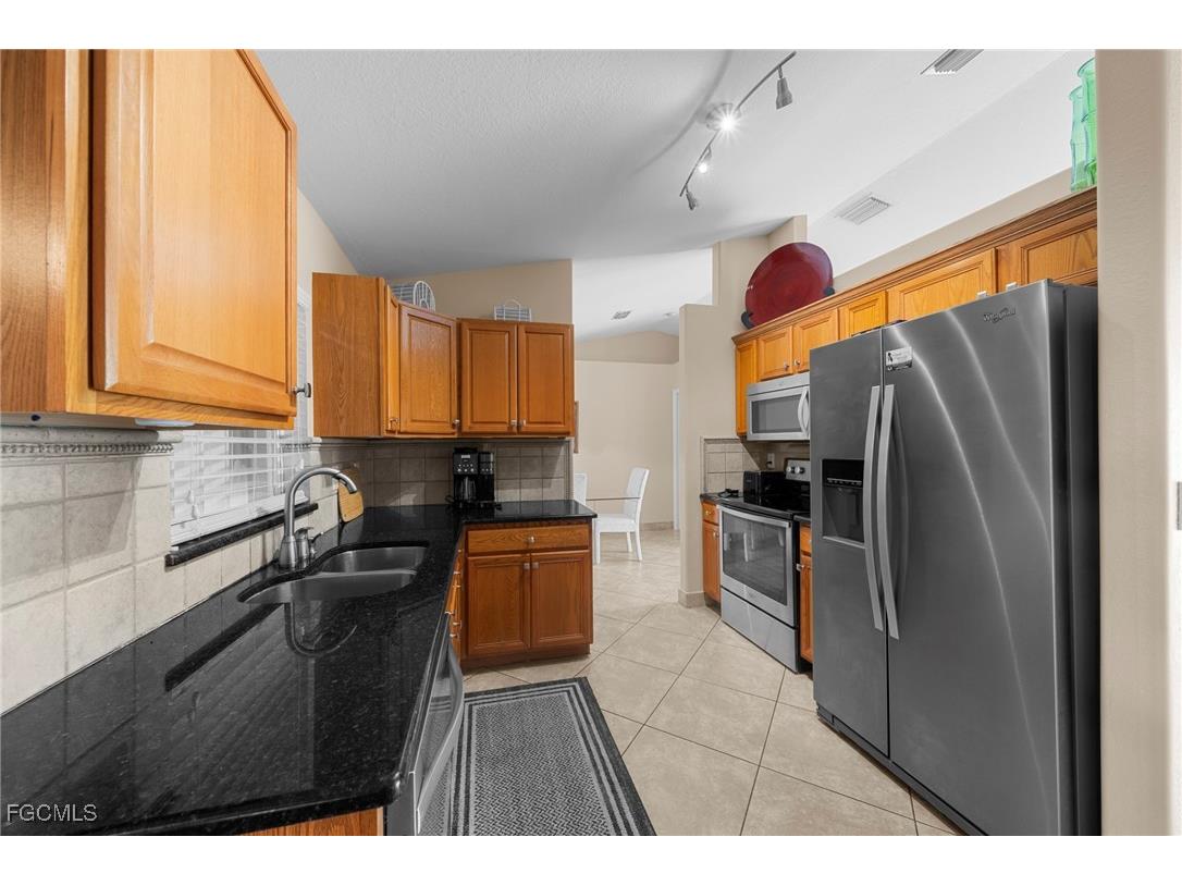 1520 NE 2nd Terrace Cape Coral FL 33909 2025023975 image8