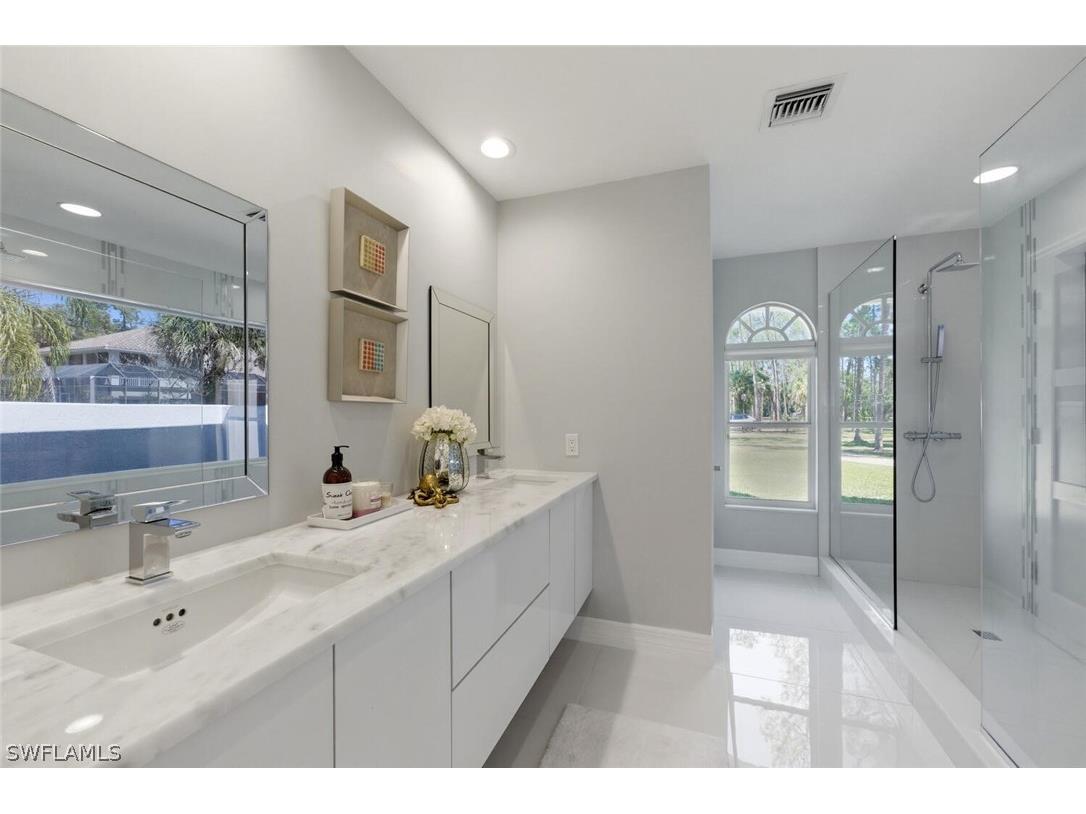 1520 Oakes Boulevard Naples FL 34119 226006448 image25